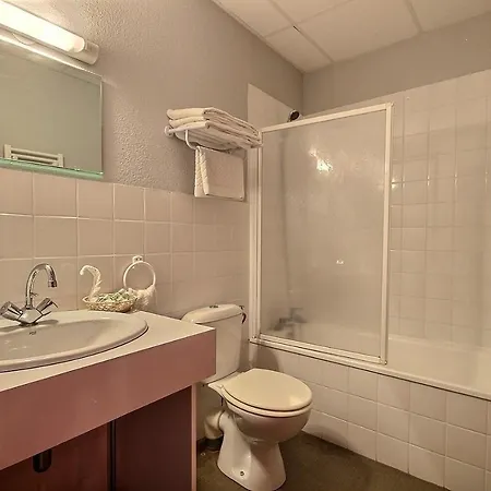 Hotel Central Saint-Pierre-dʼAlbigny