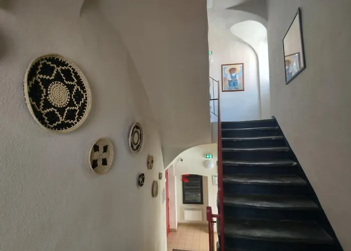 Hotel Central Hotel Saint-Pierre-dʼAlbigny